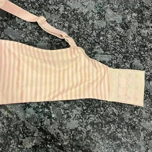 Playtex Womens Bra 44C Beige w/Gold Stripes Adj Straps Padding Underwire EUC - Picture 4 of 7
